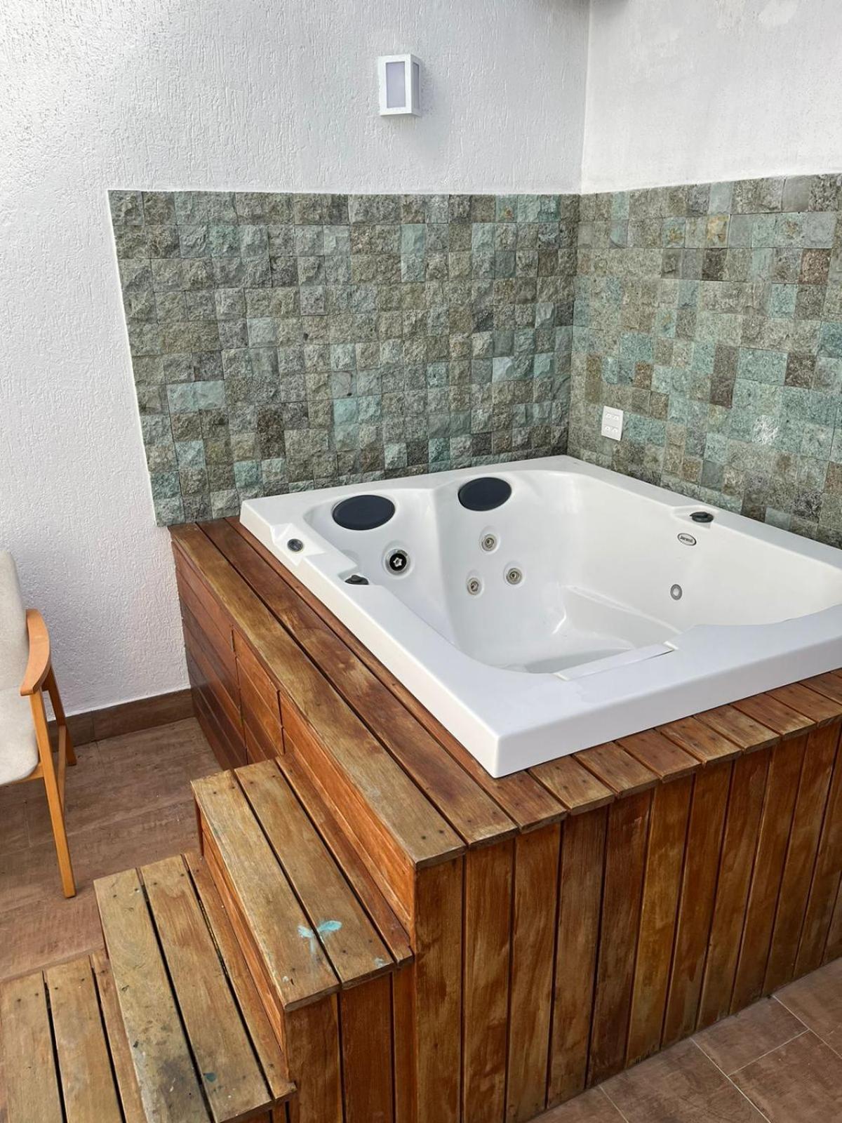 Cobertura Incrivel, Silenciosa E Familiar Com Sala Ampla, Cozinha Americana, 3 Quartos, Area Gourmet, Terraco Aberto Com Churrasqueira E Jacuzzi Na Da Barra Da Tijuca - - Apto Inteiro So Pra Voce *