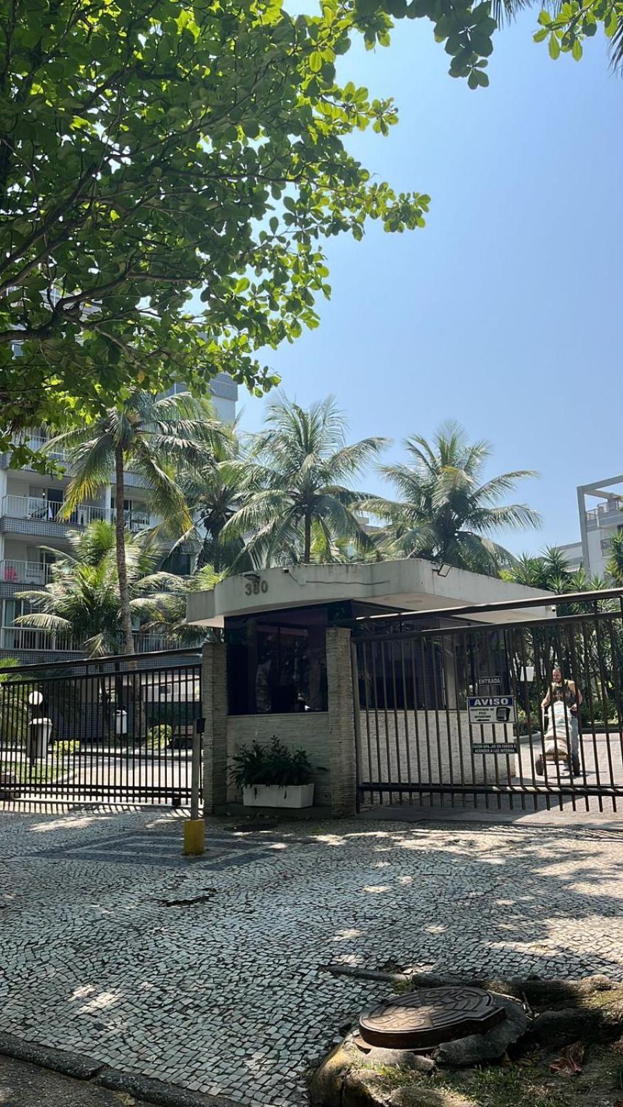 Cobertura Incrivel, Silenciosa E Familiar Com Sala Ampla, Cozinha Americana, 3 Quartos, Area Gourmet, Terraco Aberto Com Churrasqueira E Jacuzzi Na Da Barra Da Tijuca - - Apto Inteiro So Pra Voce *