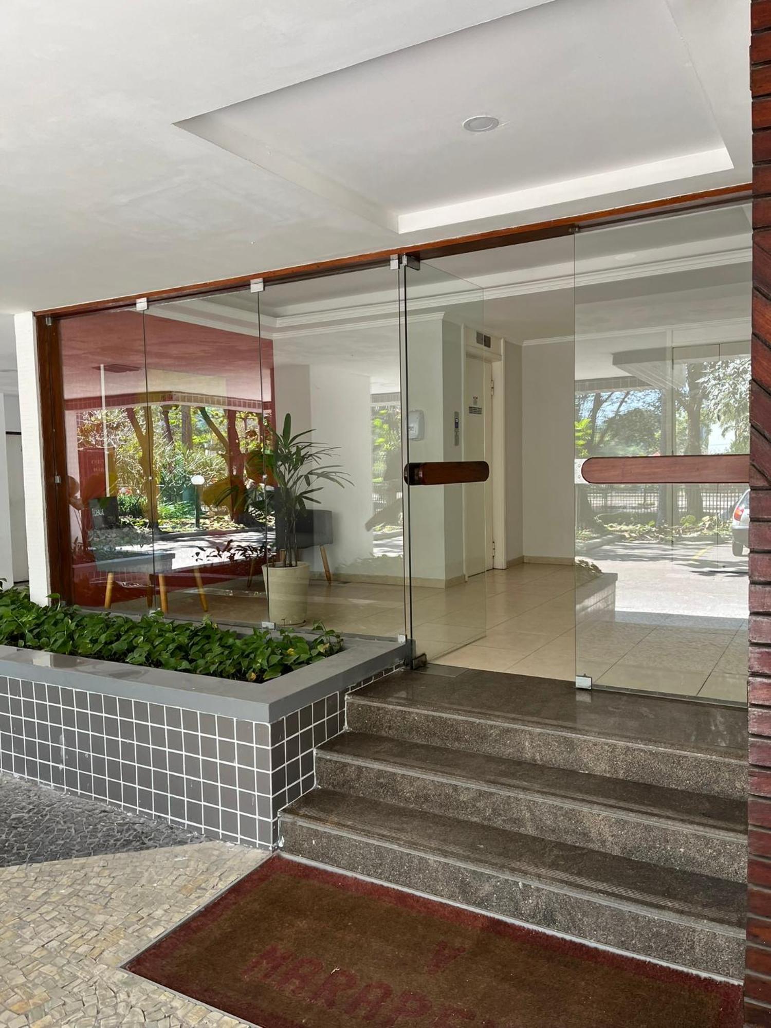 Cobertura Incrivel, Silenciosa E Familiar Com Sala Ampla, Cozinha Americana, 3 Quartos, Area Gourmet, Terraco Aberto Com Churrasqueira E Jacuzzi Na Da Barra Da Tijuca - - Apto Inteiro So Pra Voce *